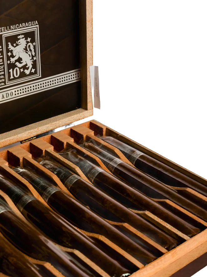 Коробка с сигарами Drew Estsate Liga Privada Selection de Mercado Corona Doble *10 0 л
