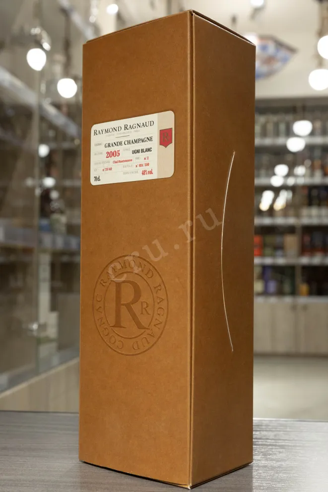 В магазине Крю Профи Raymond Ragnaud Millesime Grande Champagne in gift box 2005 0.7 л