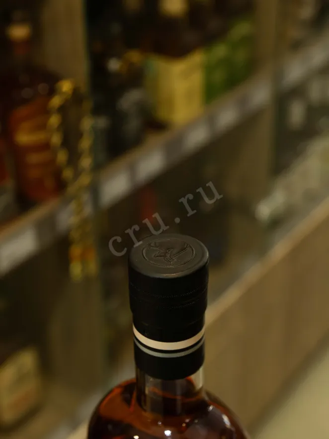 Пробка M & H Apex Pomegranate Wine Cask gift box 0.7 л