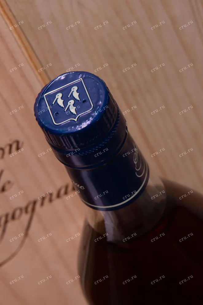 Пробка Baron de Sigognac wooden box 1991 0.7 л