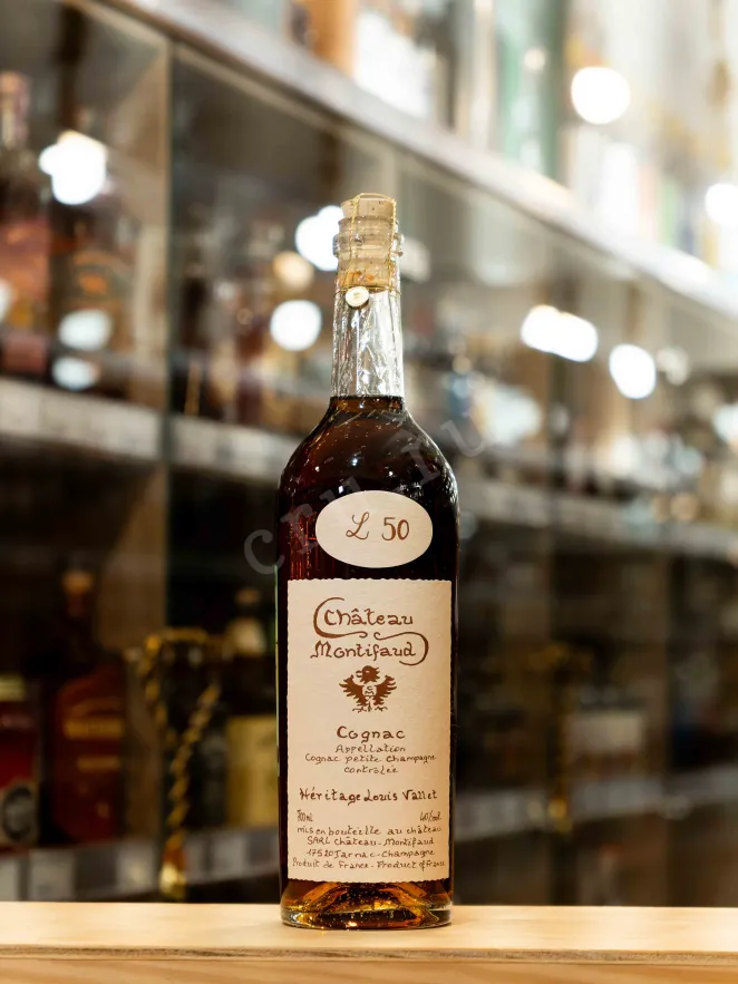 В магазине Крю Профи Chateau de Montifaud 50 years Heritage Louis Vallet with gift box 0.7 л