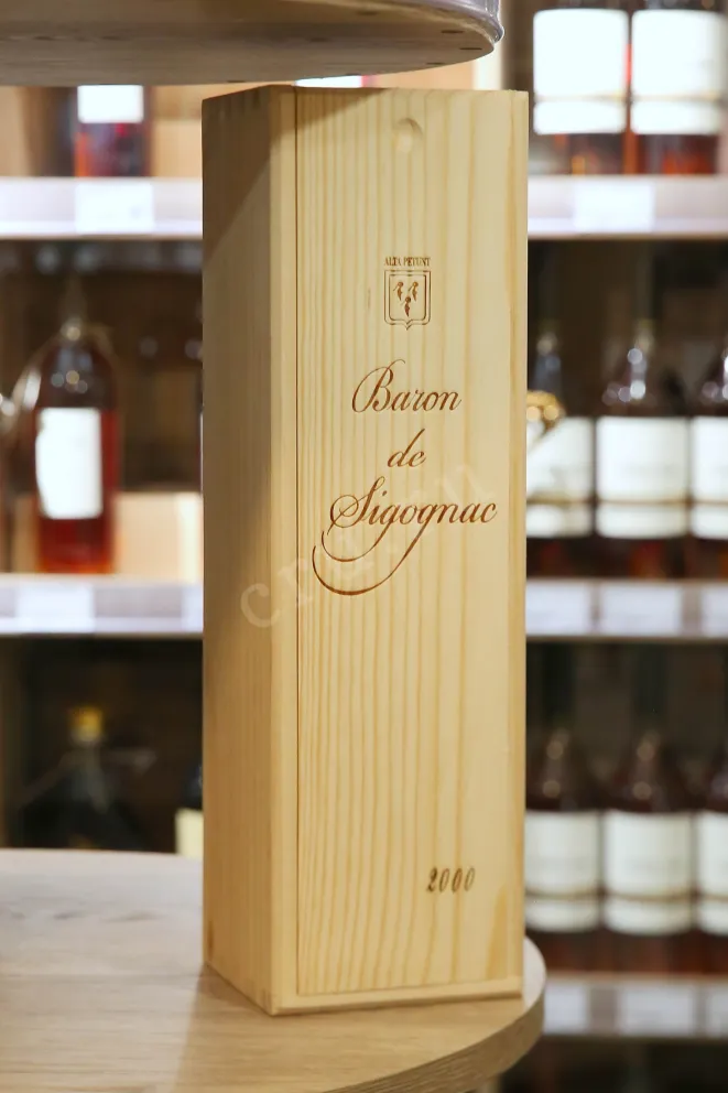 В магазине Крю Профи Baron de Sigognac wooden box 2000 0.7 л