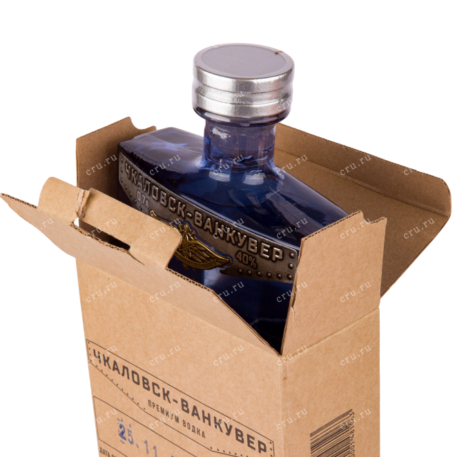 Бутылка водки Chkalovsk-Vankuver with gift box 0.7 в подарочной упаковке