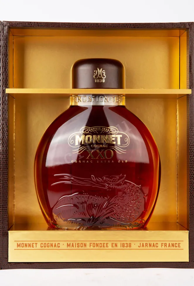 Коньяк Монне ХО 0.7 в подарочной упаковке