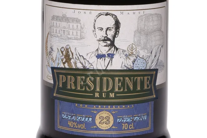 Этикетка Oliver Presidente Marti 23 years gift box 0.7 л