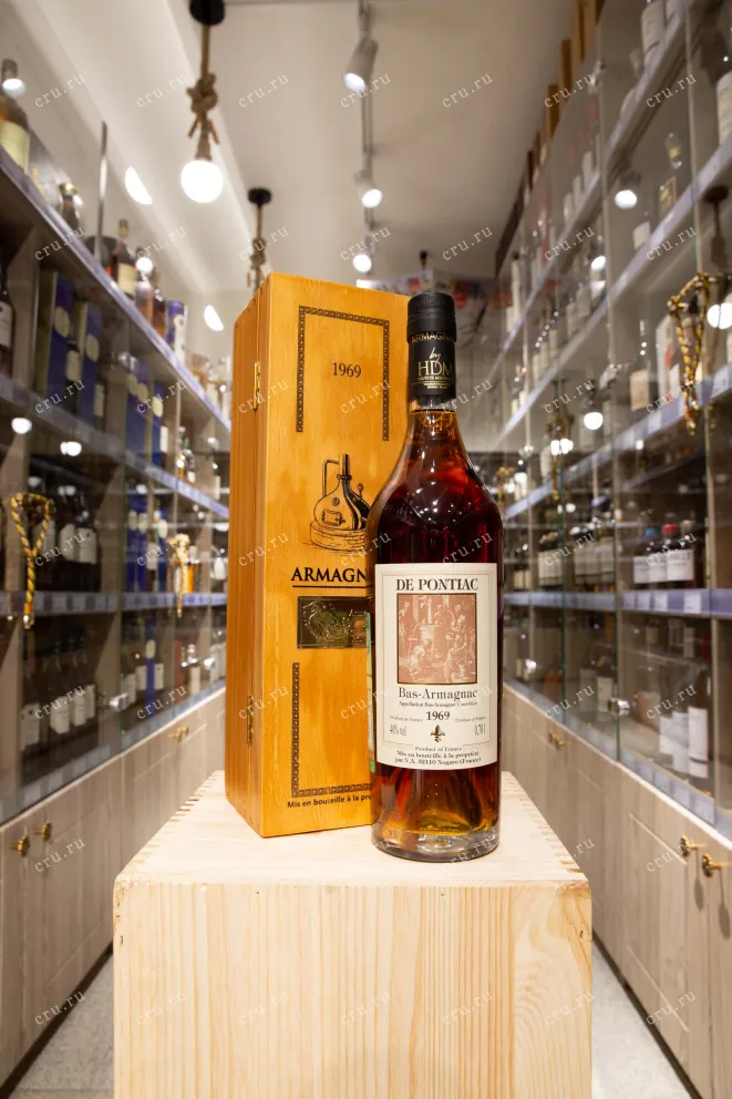 В магазине Крю Профи Bas-Armagnac De Pontiac wooden box 1969 0.7 л