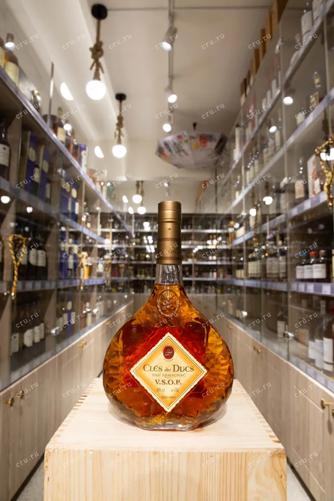 В магазине Крю Профи Cles des Ducs VSOP 0.7 л