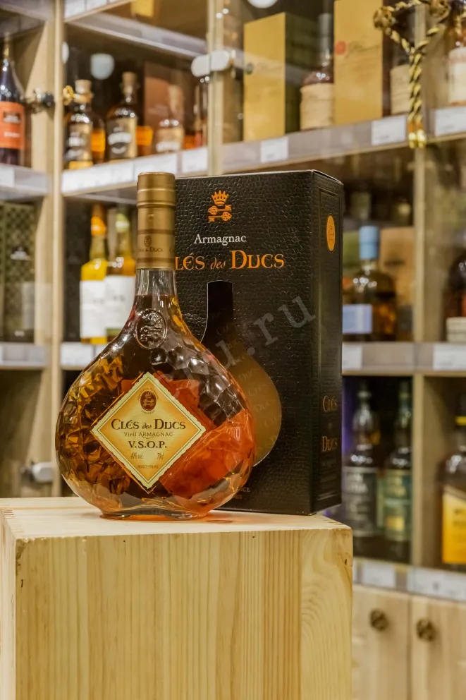 В магазине Крю Профи Cles des Ducs VSOP 0.7 л