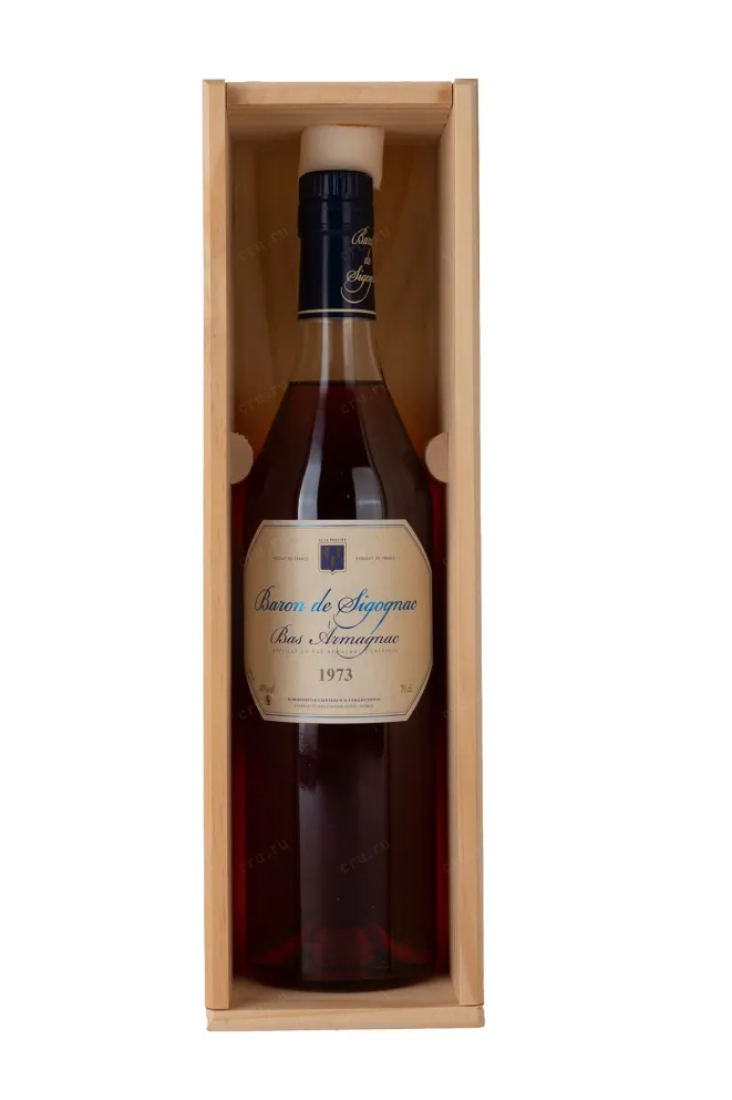 В деревянной коробке Armagnac Baron de Sigognac wooden box 1973 0.7 л