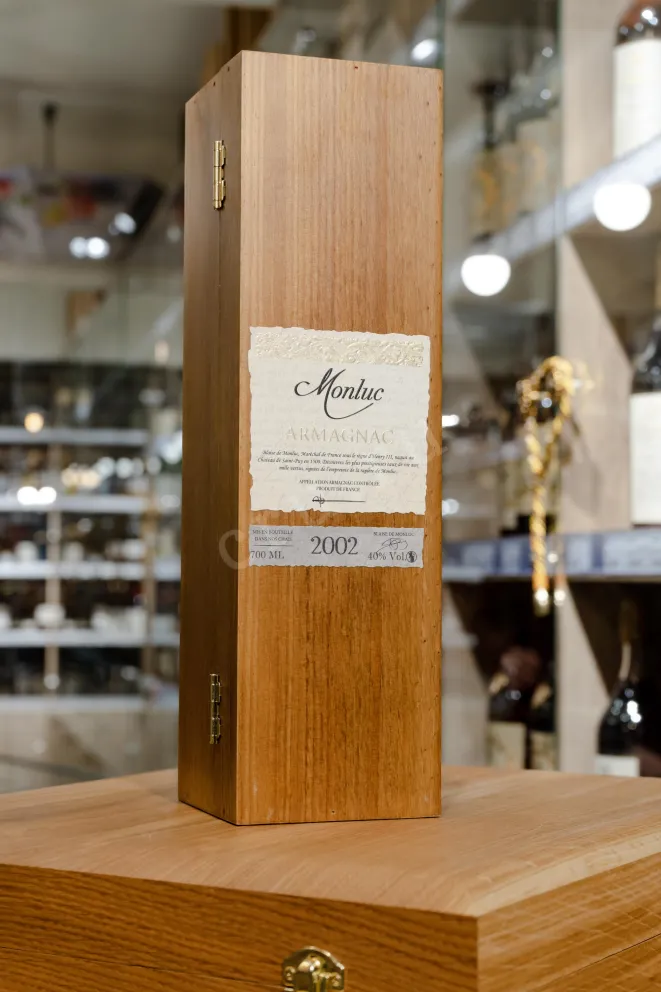 В магазине Крю Профи Monluc 2002 0.7 л