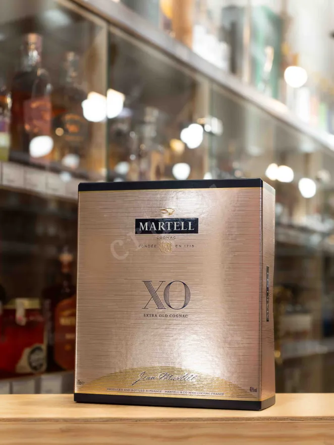 В магазине Крю Профи Martell XO 0.7 л