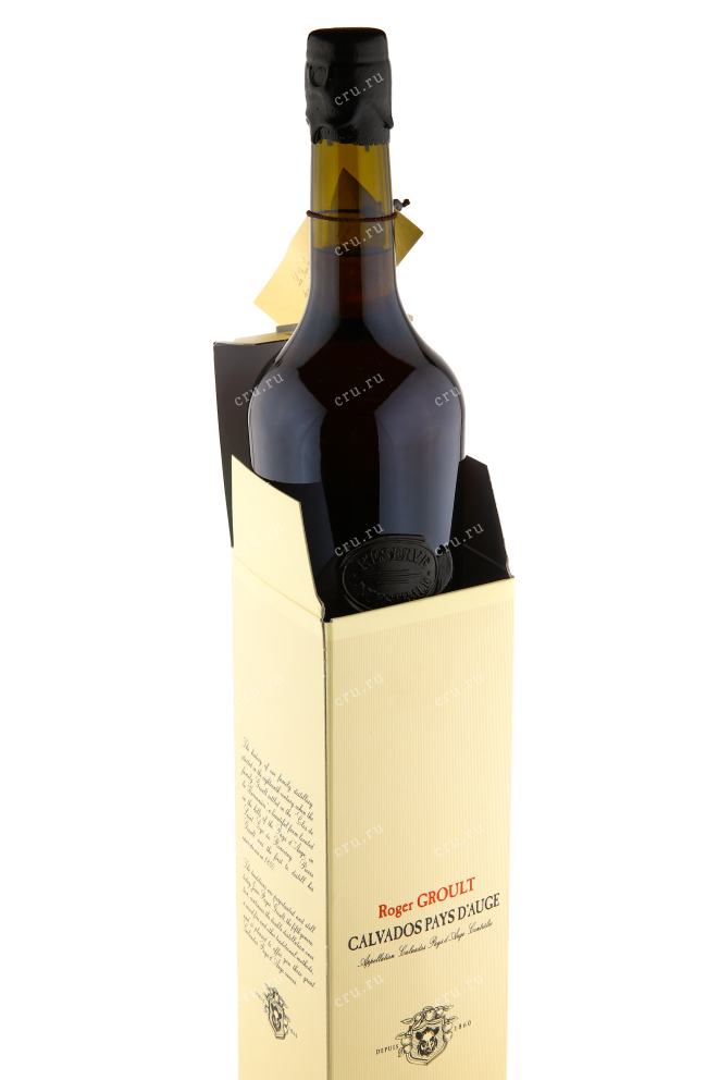 Бутылка кальвадоса Роже Груль Резерв Анкестраль 0.7 в подарочной коробке