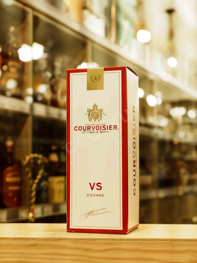 В магазине Крю Профи Courvoisier VS gift box 0.7 л