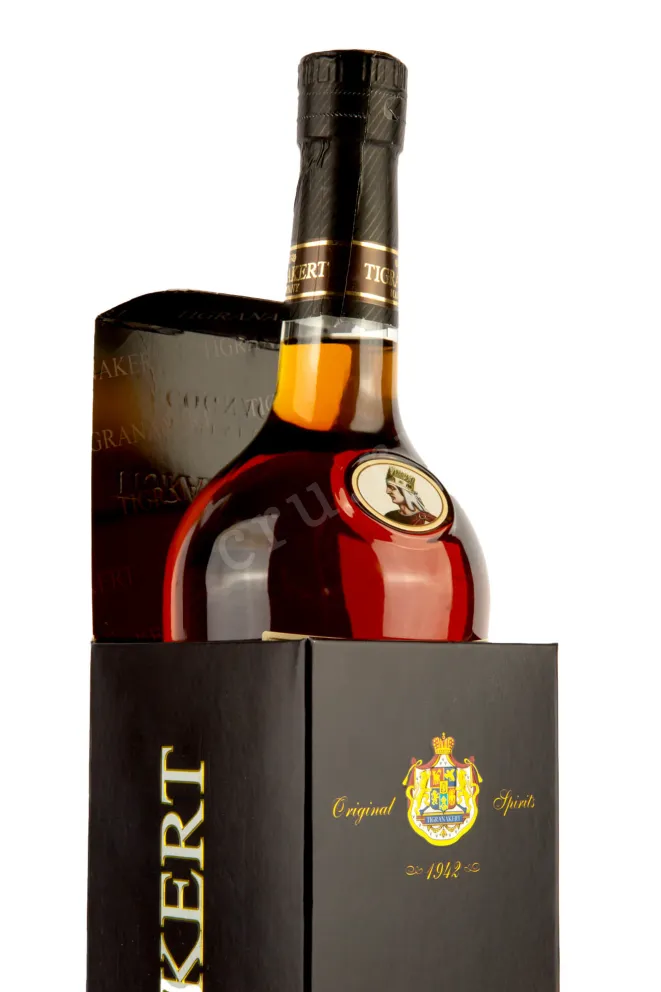 В подарочной коробке Tigranakert XO 8 years 0.5 л