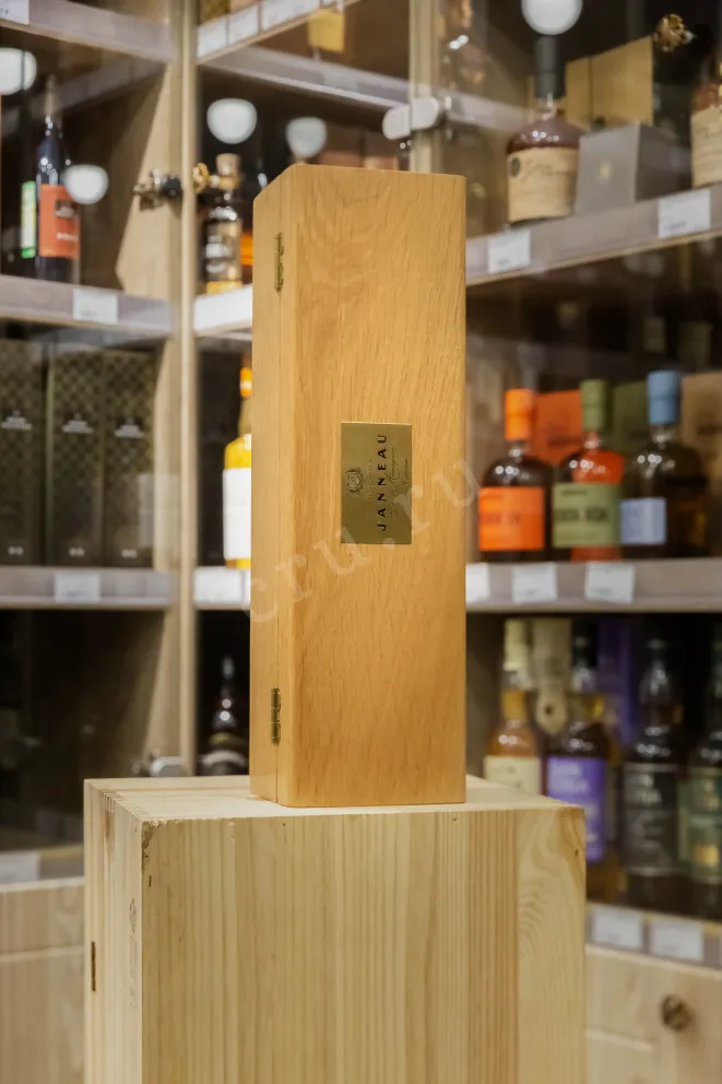 В магазине Крю Профи Janneau 1988 0.7 л