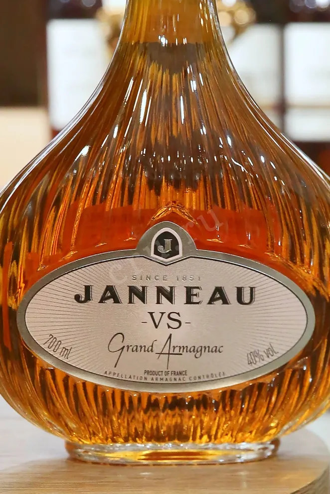 В магазине Крю Профи Janneau VS 0.7 л