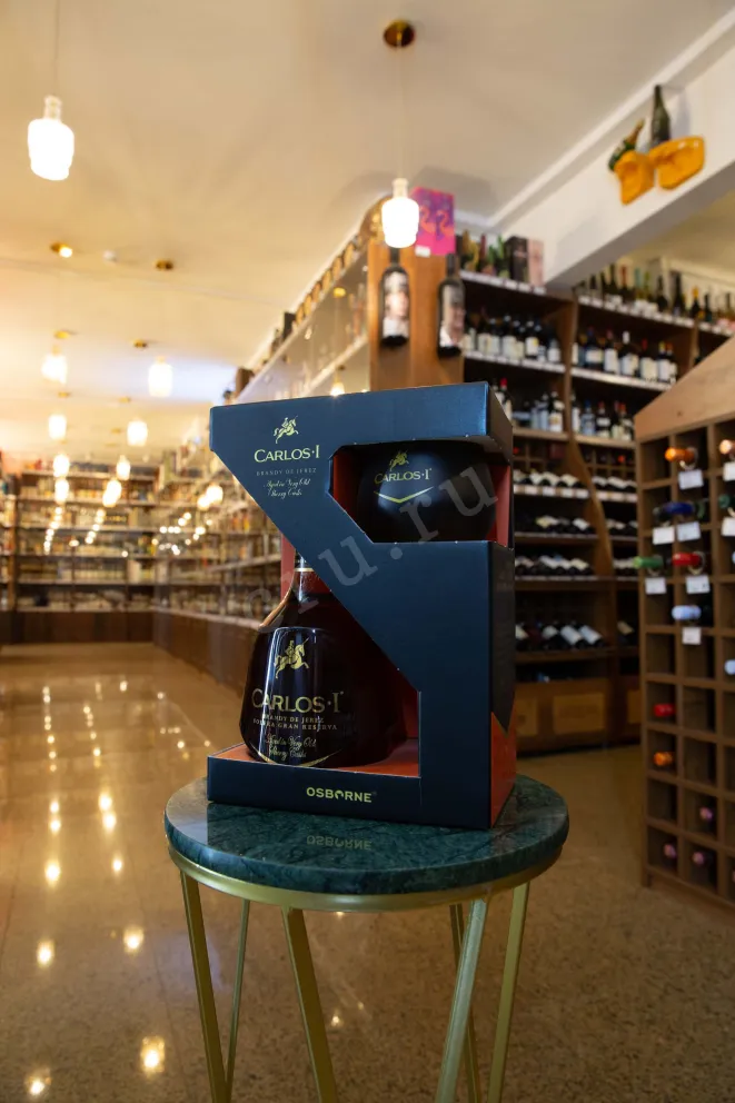 В магазине Крю Профи Carlos I Solera Gran Reserva in giftset with 1 glasses 0.7 л