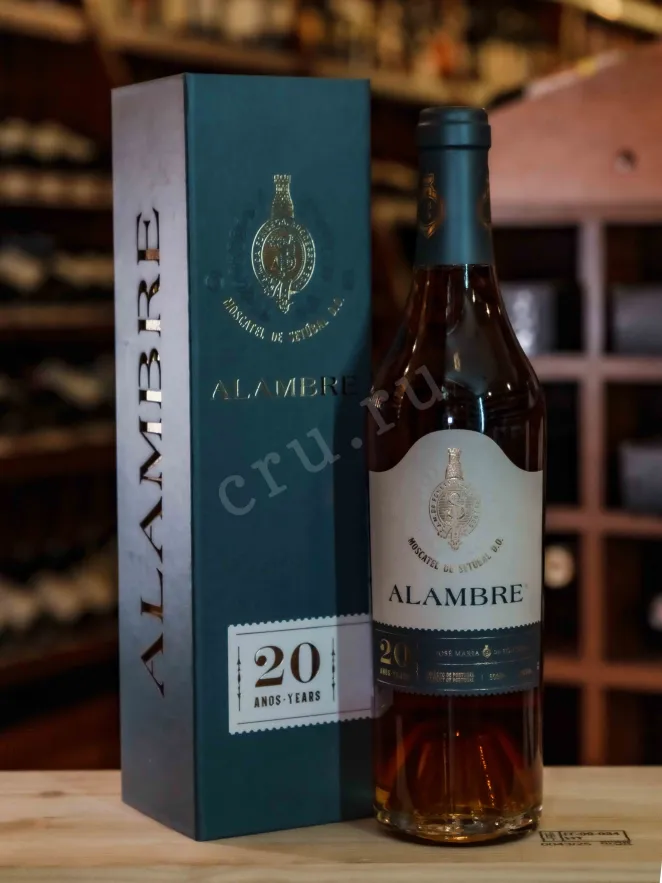 В магазине Крю Профи Alambre Moscatel de Setubal 20 years in gift box 2000 0.5 л