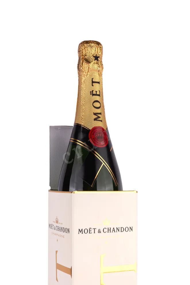 В подарочной коробке Moet & Chandon Imperial Brut gift box 2018 0.75 л
