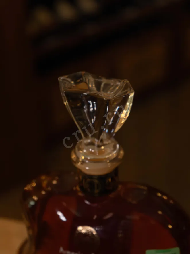 Пробка Ginevan Armenia XO 20 Years Old in gift box 0.7 л