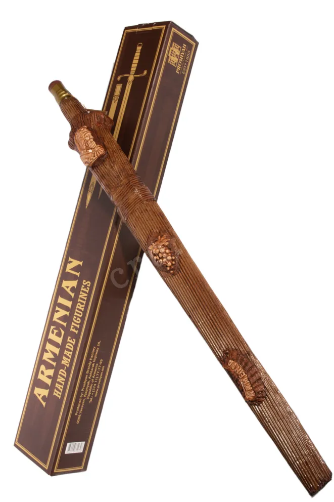 Коньяк Прошян Сабля в ножнах 5 лет в подарочной упаковке  0.5 л