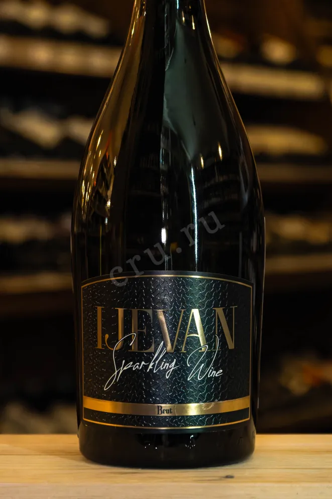В магазине Крю Профи Ijevan White Brut 2024 0.75 л