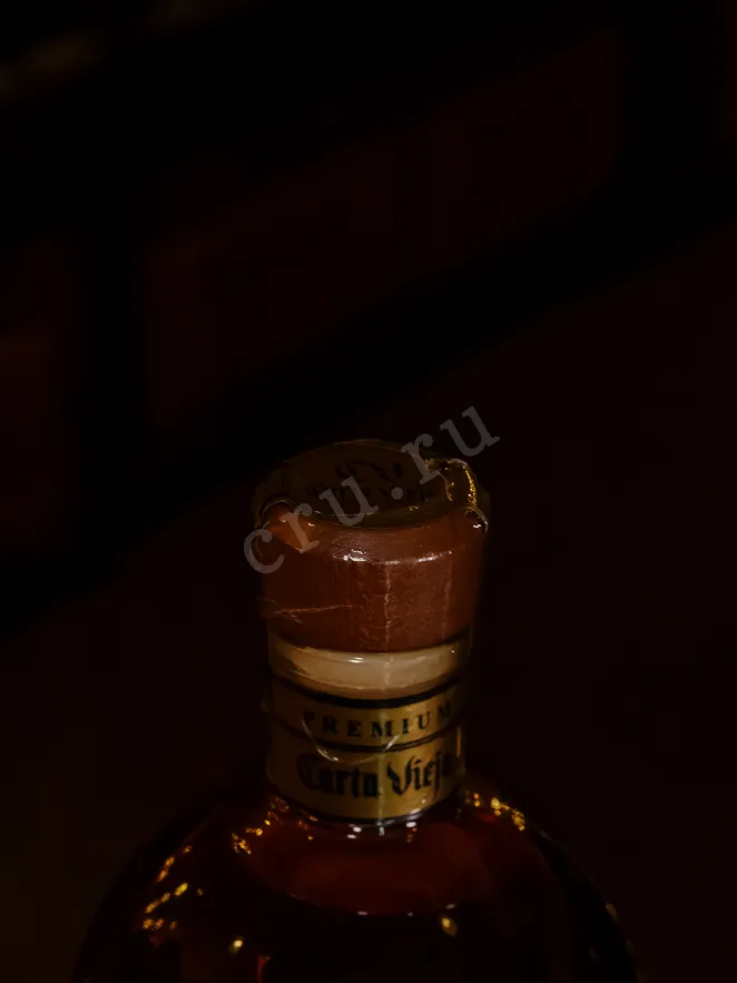 Пробка Carta Vieja Golden Cask Solera 18 years in gift box 0.75 л
