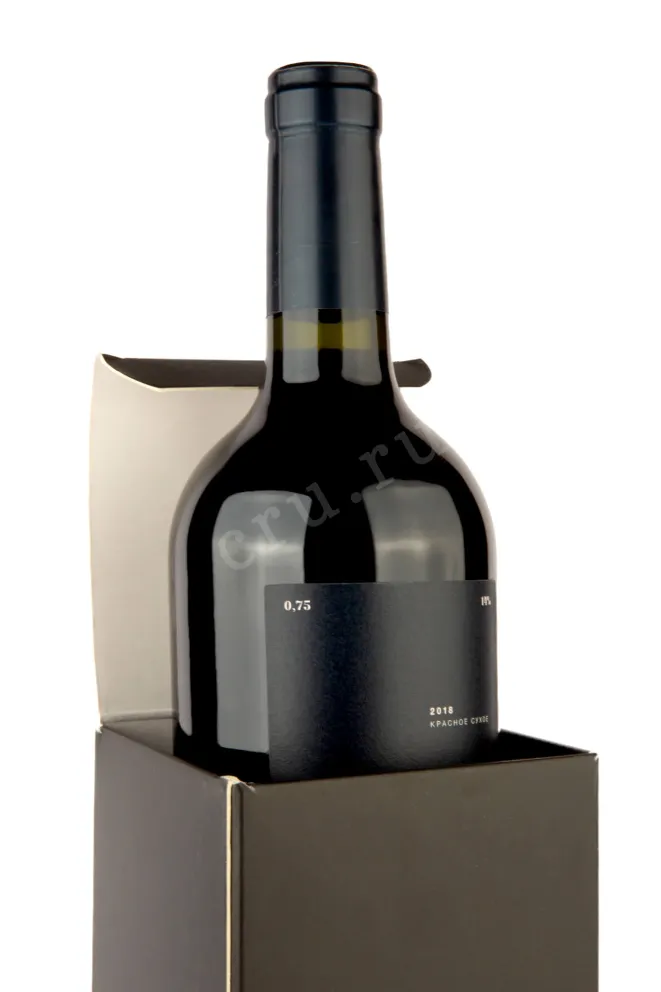 В подарочной коробке Usadba Markoth Merlot Reserve 2018 0.75 л