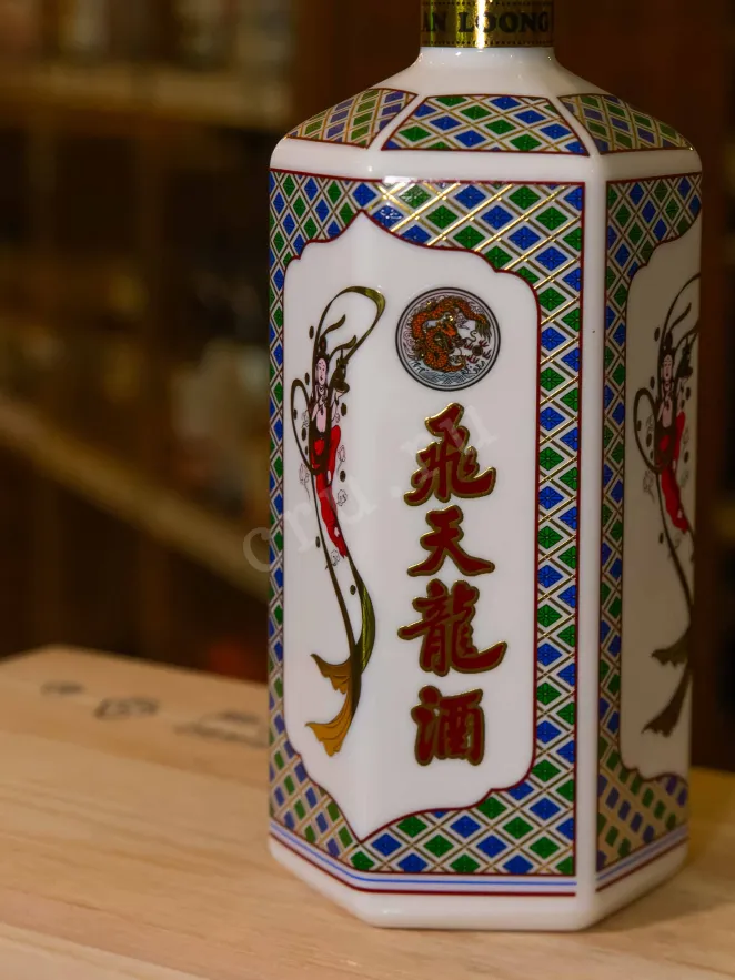 В магазине Крю Профи Feitian Loong Jiu in gift box 0.5 л