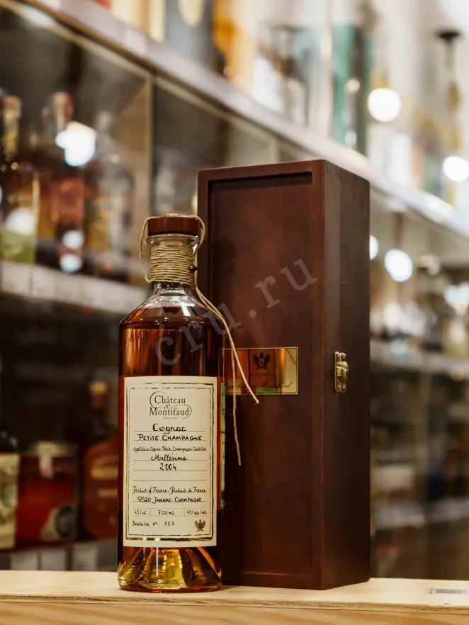 В магазине Крю Профи Chateau de Montifaud Millesime in wooden box 2004 0.7 л