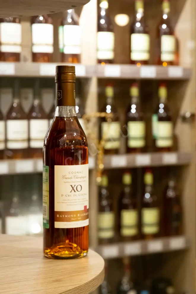 В магазине Крю Профи Raymond Ragnaud XO Grand Champagne 1er Cru De Cognac in gift box 0.5 л