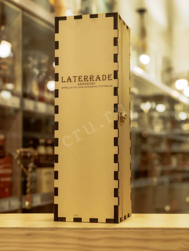 В магазине Крю Профи Laterrade Domaine de Lartigue Marquet Bas-Armagnac in wooden box 1986 0.7 л