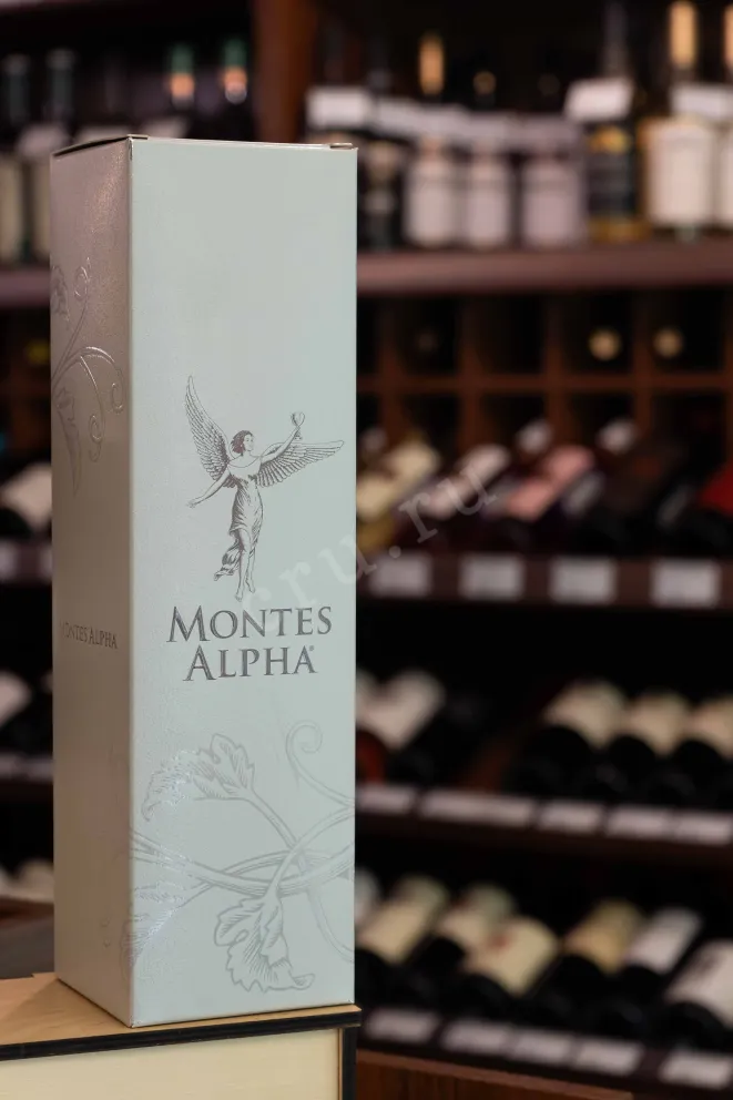 В магазине Крю Профи Montes Alpha Pinot Noir DO in gift box 2022 0.75 л