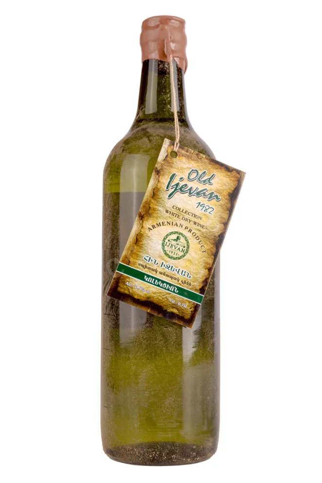 Бутылка Old Ijevan Collection collectible in wooden packaging 1982 0.75 л