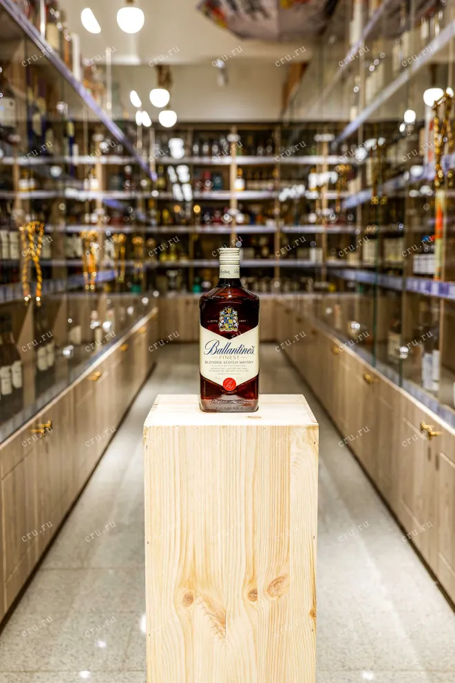 В магазине Крю Профи Ballantines 0.7 л