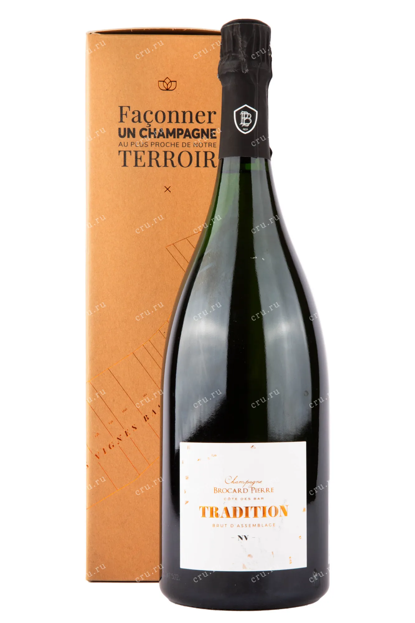 Фото — Шампанское Pierre Brocard Tradition Brut with gift box  1.5 л