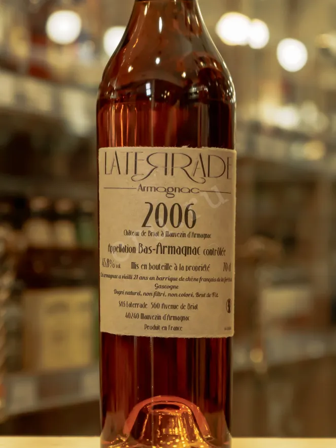 В магазине Крю Профи Laterrade Chateau de Briat Bas-Armagnac in wooden box 2006 0.7 л