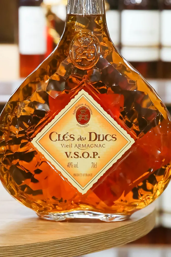 В магазине Крю Профи Cles des Ducs VSOP 0.7 л