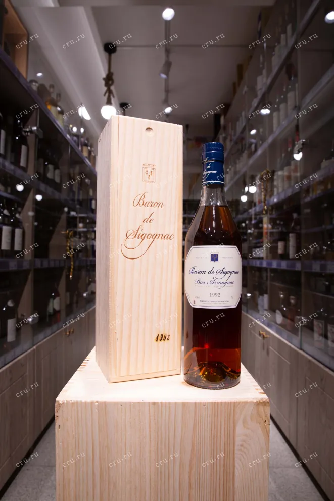 В магазине Крю Профи Baron de Sigognac wooden box 1992 0.7 л