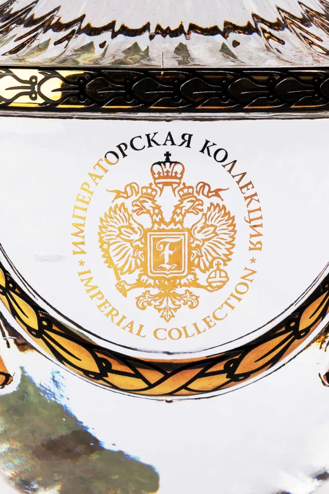 Этикетка Imperial Collection Super Premium Faberge white-red in wooden box 0.7 л