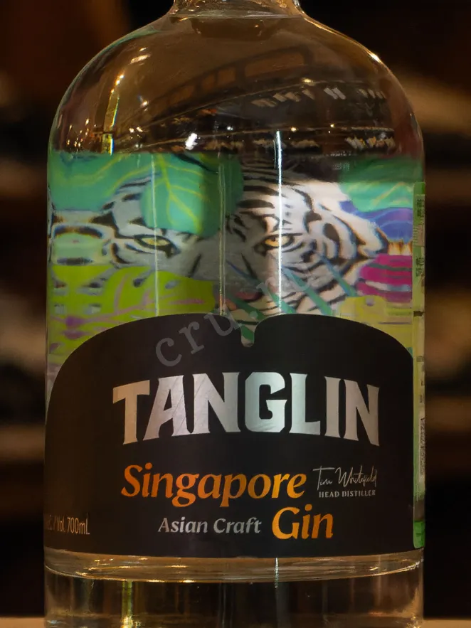 В магазине Крю Профи Tanglin Singapore 0.7 л