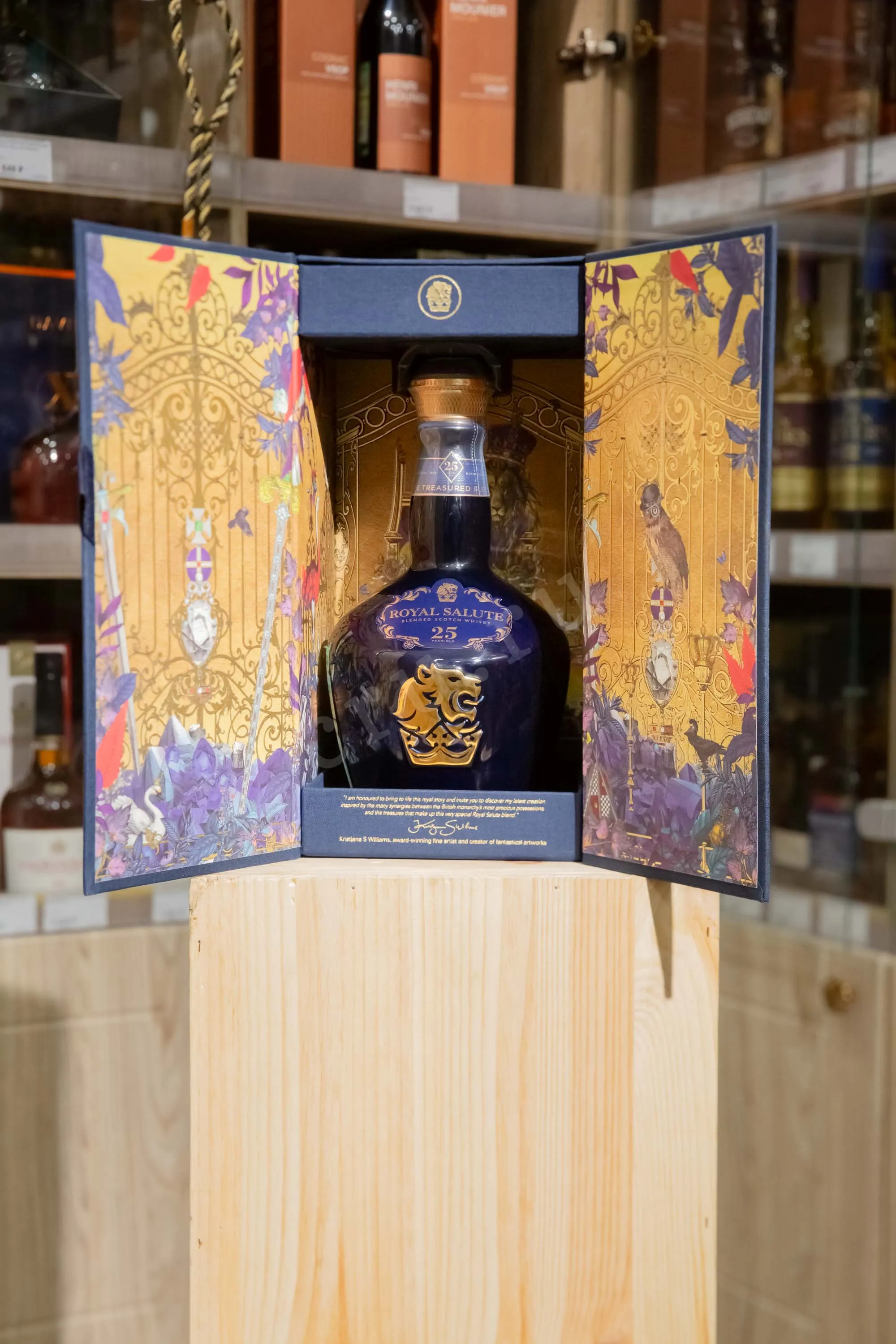 Chivas Royal Salute 25 Years Old The Treasured Blend gift box 0.7