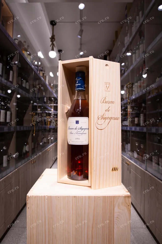 В магазине Крю Профи Baron de Sigognac wooden box 1992 0.7 л