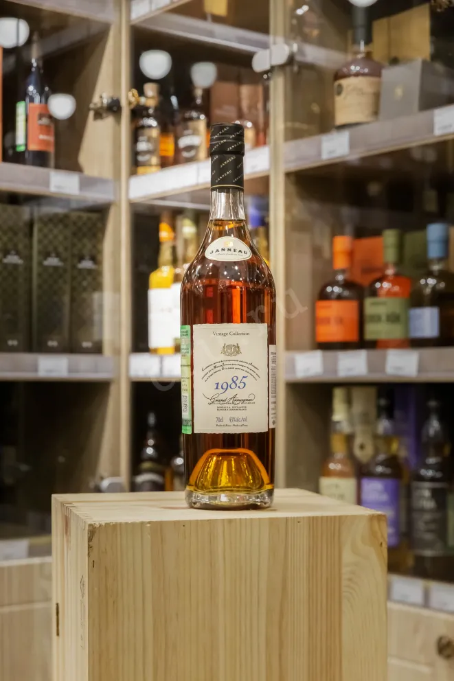 В магазине Крю Профи Janneau 1985 0.7 л