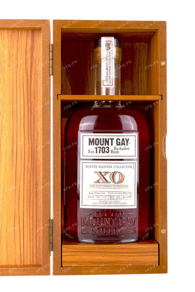 В деревянной коробке Mount Gay XO Peat Smoke Expressions wooden box 0.7 л