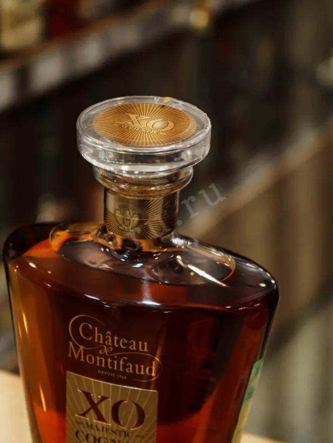 Пробка Chateau Montifaud Petit Champagne XO Majestic gift box 0.7 л