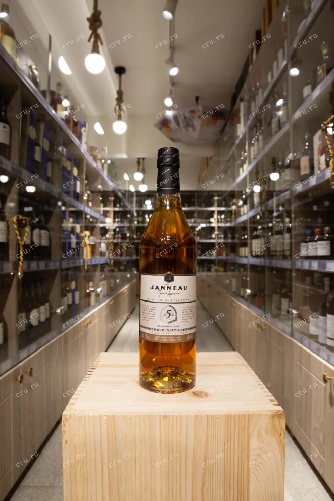 В магазине Крю Профи Janneau 5 years 0.7 л