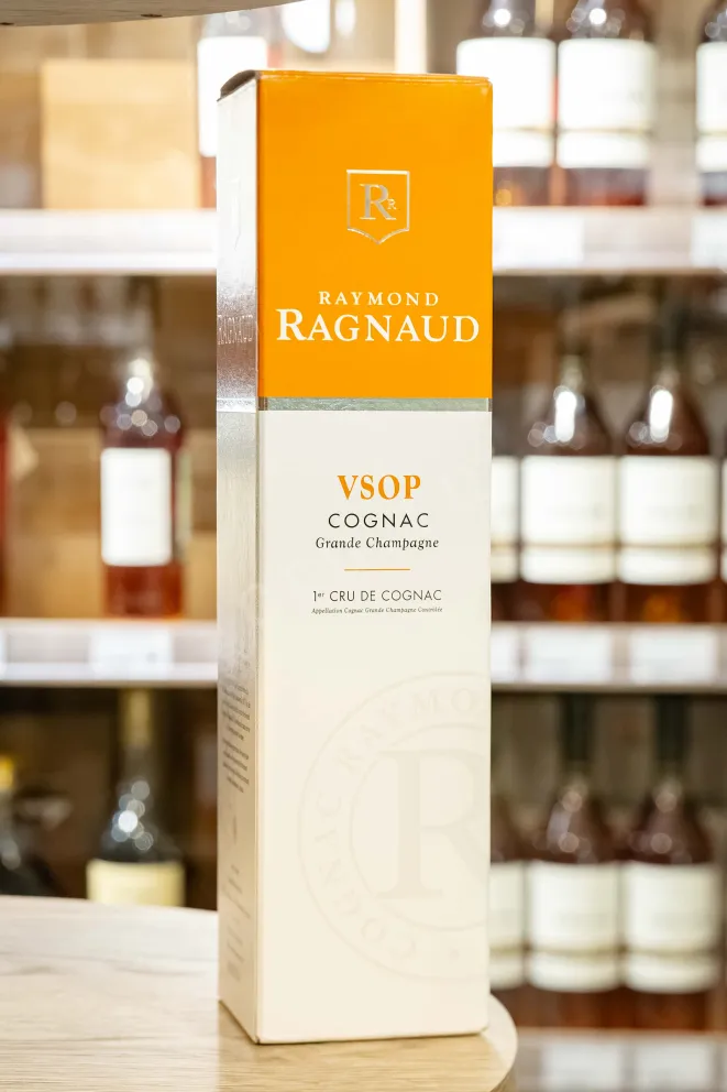 В магазине Крю Профи Raymond Ragnaud VSOP Reserve Grand Champagne 1er Cru De Cognac in gift box 0.7 л