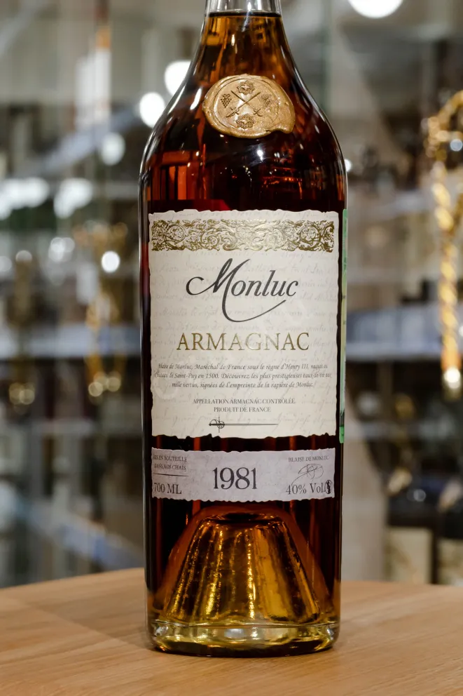 В магазине Крю Профи Monluc 1981 0.7 л