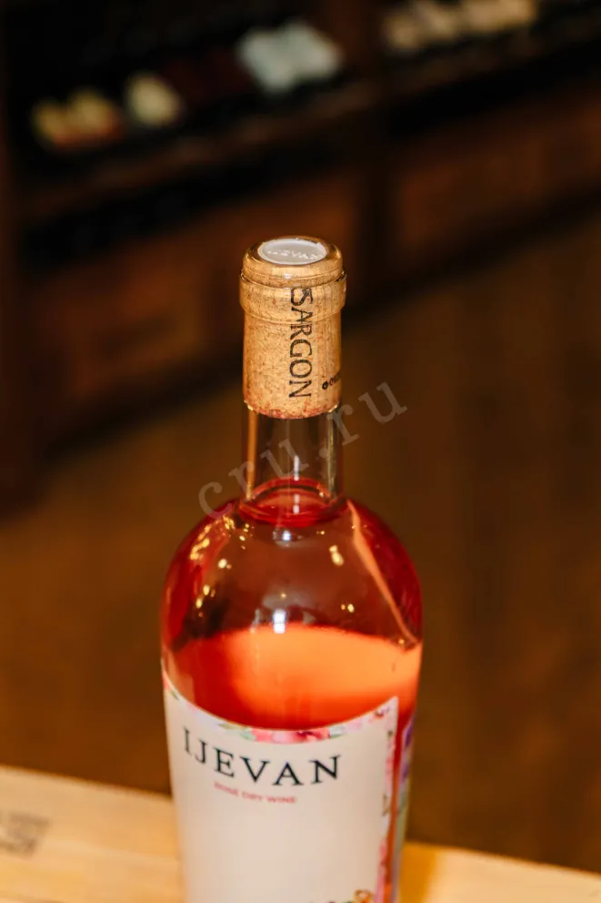 Пробка Ijevan Sargon Rose Dry 2024 0.75 л